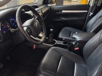 TOYOTA HILUX 2.8 TDI DC SRV PACK CUERO 4X2 M/T - AÑO 2.017