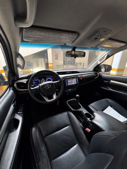 TOYOTA HILUX 2.8 TDI DC SRV PACK CUERO 4X2 M/T - AÑO 2.017