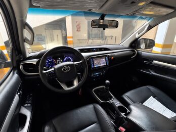 TOYOTA HILUX 2.8 TDI DC SRV PACK CUERO 4X2 M/T - AÑO 2.017