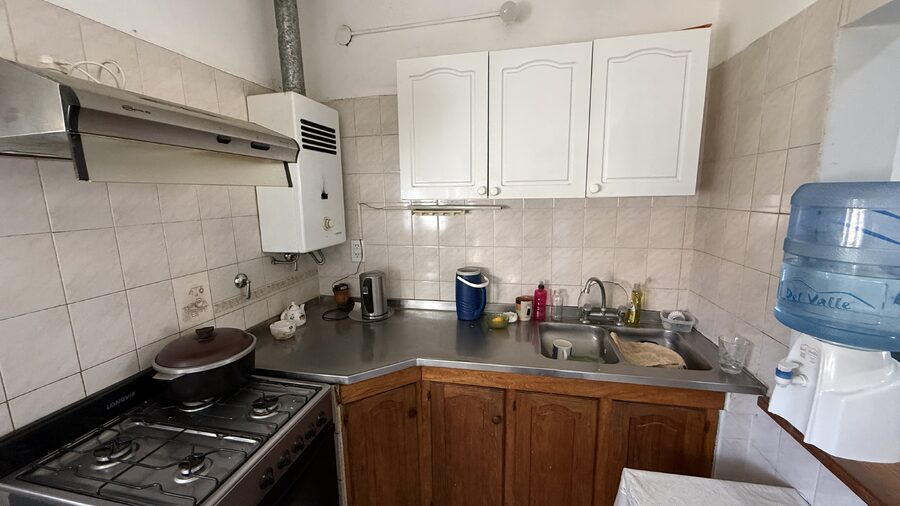 CASA DE 3 DORMITORIOS, COCHERA Y PATIO, ZONA SUR, APTA CREDITO HIPOTECARIO.