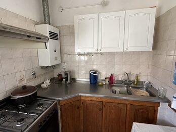 CASA DE 3 DORMITORIOS, COCHERA Y PATIO, ZONA SUR, APTA CREDITO HIPOTECARIO.