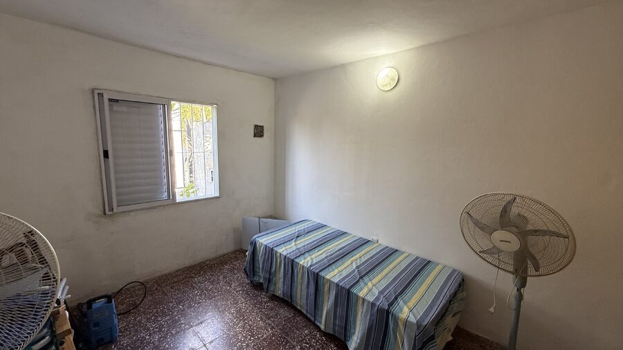 CASA DE 3 DORMITORIOS, COCHERA Y PATIO, ZONA SUR, APTA CREDITO HIPOTECARIO.