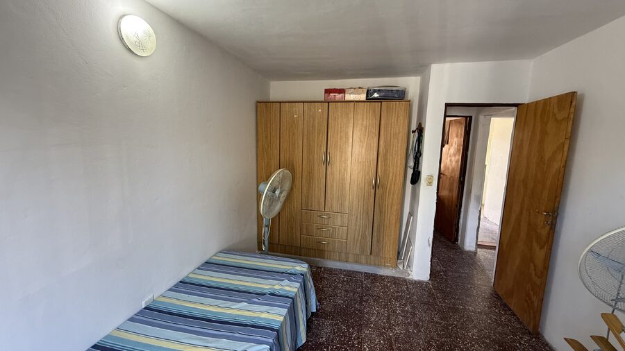 CASA DE 3 DORMITORIOS, COCHERA Y PATIO, ZONA SUR, APTA CREDITO HIPOTECARIO.