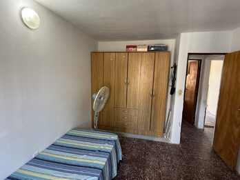 CASA DE 3 DORMITORIOS, COCHERA Y PATIO, ZONA SUR, APTA CREDITO HIPOTECARIO.