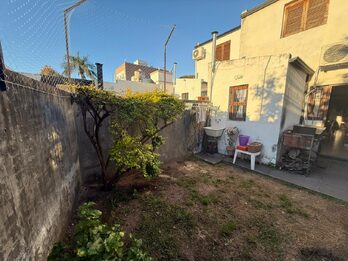 TRIPLEX EN VENTA CON PATIO VERDE MISIONES Y COLON