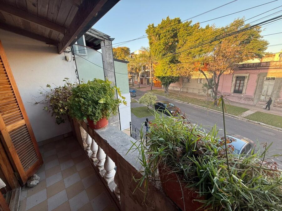 TRIPLEX EN VENTA CON PATIO VERDE MISIONES Y COLON