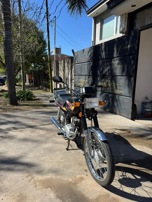 Moto Suzuki Ax100 2014