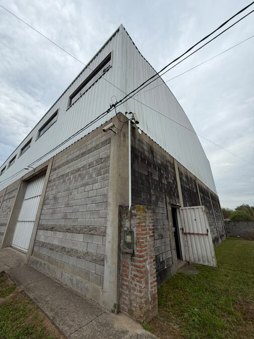 Almafuerte 4013 / Galpon