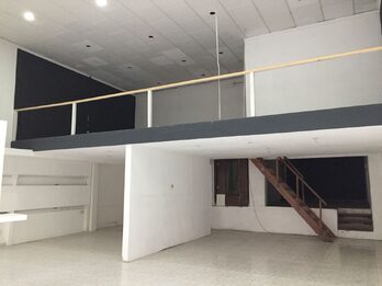 ALQUILO AMPLIO LOCAL COMERCIAL A METROS DE LA PEATONAL