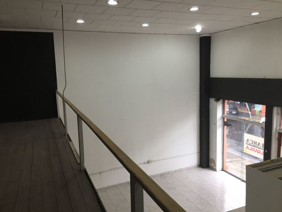 ALQUILO AMPLIO LOCAL COMERCIAL A METROS DE LA PEATONAL
