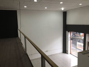 ALQUILO AMPLIO LOCAL COMERCIAL A METROS DE LA PEATONAL
