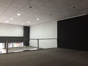 ALQUILO AMPLIO LOCAL COMERCIAL A METROS DE LA PEATONAL