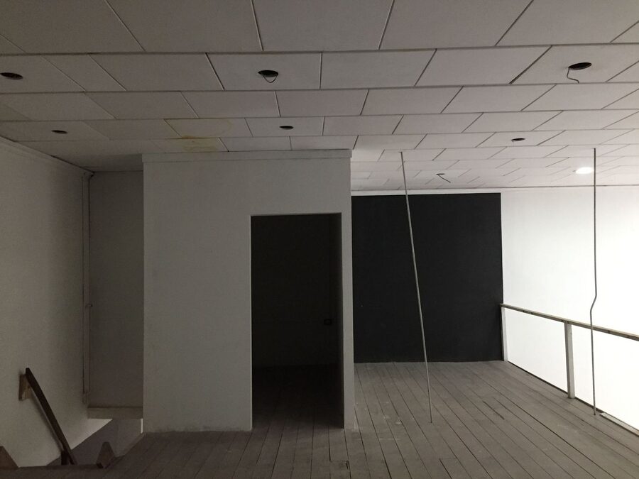 ALQUILO AMPLIO LOCAL COMERCIAL A METROS DE LA PEATONAL