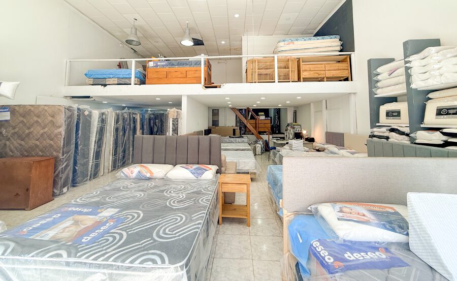 ALQUILO AMPLIO LOCAL COMERCIAL A METROS DE LA PEATONAL