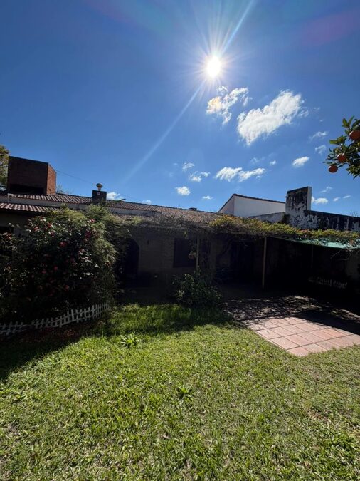 CASA 3 DORMITORIOS + GRAN PATIO | BARRIO MÉDICO | APTA CRÉDITO
