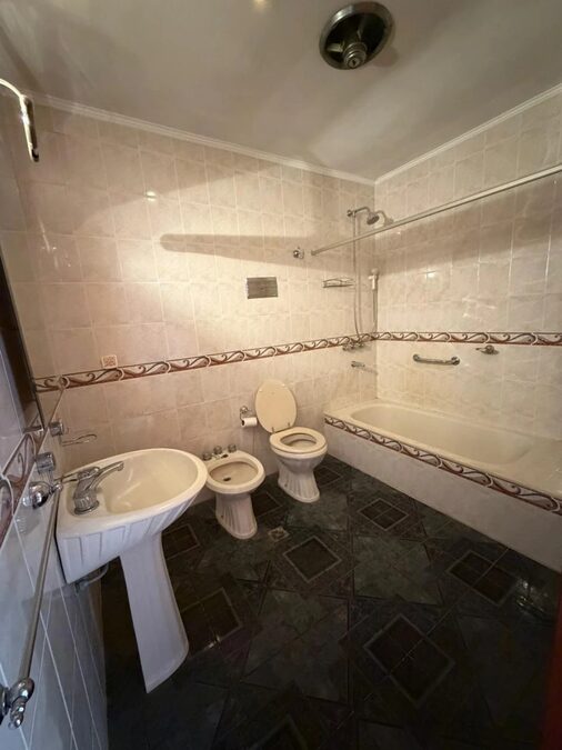 CASA 3 DORMITORIOS + GRAN PATIO | BARRIO MÉDICO | APTA CRÉDITO