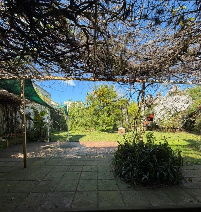 CASA 3 DORMITORIOS + GRAN PATIO | BARRIO MÉDICO | APTA CRÉDITO