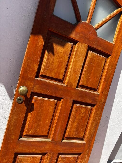 VENDO ABERTURAS DE CEDRO + PORTÓN (SE ESCUCHAN OFERTAS POR LOTE)