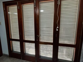VENDO ABERTURAS DE CEDRO + PORTÓN (SE ESCUCHAN OFERTAS POR LOTE)