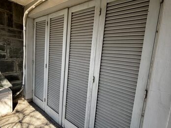 VENDO ABERTURAS DE CEDRO + PORTÓN (SE ESCUCHAN OFERTAS POR LOTE)