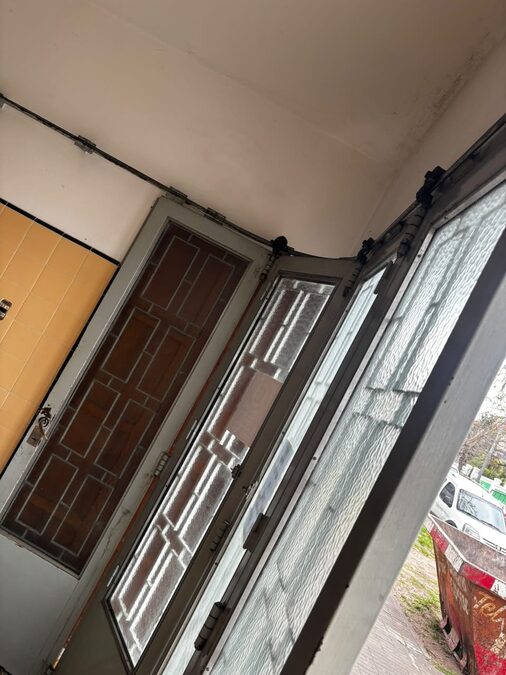 VENDO ABERTURAS DE CEDRO + PORTÓN (SE ESCUCHAN OFERTAS POR LOTE)