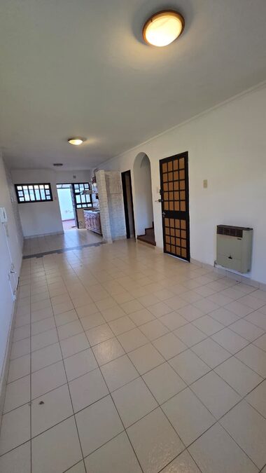 ALQUILER - DUPLEX 2 DORMITORIOS, COCHERA Y PATIO - CURA ALVAREZ 46