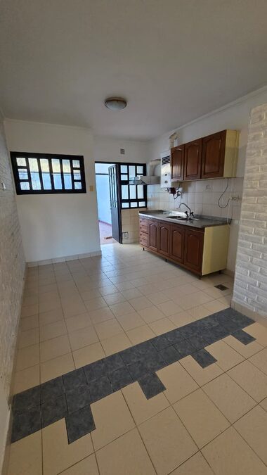 ALQUILER - DUPLEX 2 DORMITORIOS, COCHERA Y PATIO - CURA ALVAREZ 46
