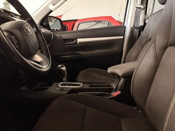 Toyota Hilux SR 4X2 AT 2023 RECIBO MENOR VALOR/FINANCIO