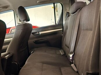 Toyota Hilux SR 4X2 AT 2023 RECIBO MENOR VALOR/FINANCIO