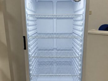 Vendo heladera exhibidora 380L