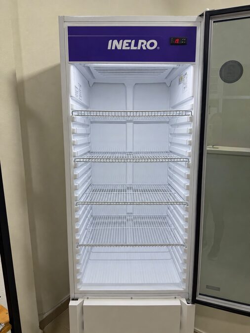 Vendo heladera exhibidora 380L