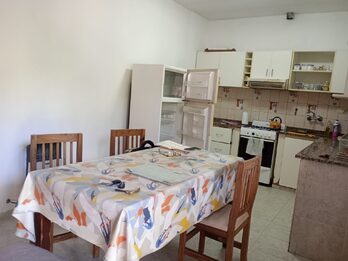 VENTA  -  CASA 4 DORM, COCHERA CUBIERTA, PATIO VERDE / CALLE ASCASUBI