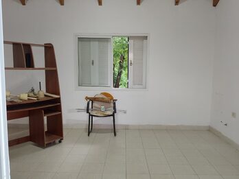 VENTA  -  CASA 4 DORM, COCHERA CUBIERTA, PATIO VERDE / CALLE ASCASUBI
