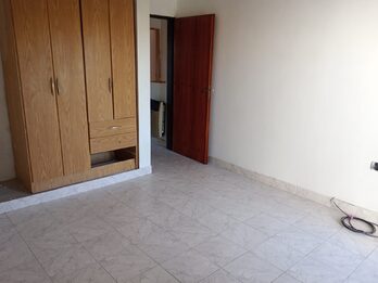 VENTA  -  CASA 4 DORM, COCHERA CUBIERTA, PATIO VERDE / CALLE ASCASUBI