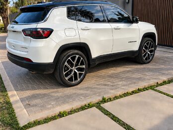 JEEP COMPASS LIMITED T270 AT6 4X2  - AÑO 2.025