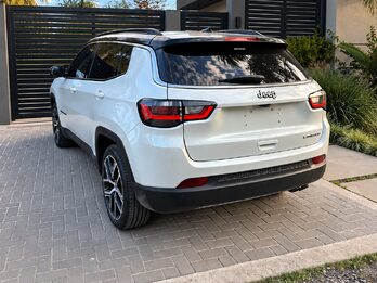 JEEP COMPASS LIMITED T270 AT6 4X2  - AÑO 2.025