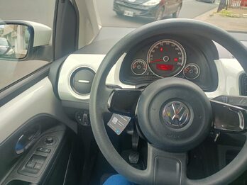 VW High Up! Full 3p única mano 38.000km reales! 2015