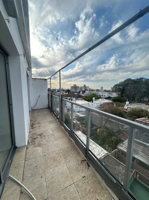 DEPARTAMENTO CON COCHERA EN ALQUILER