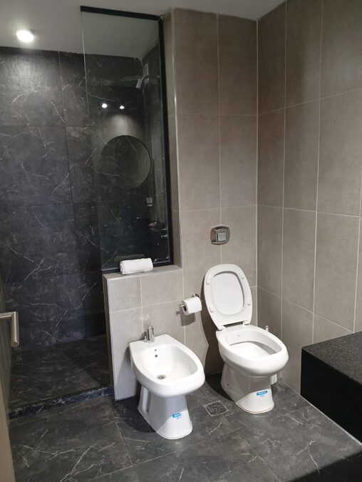 ALQUILO Departamento amoblado de categoría zona Parque