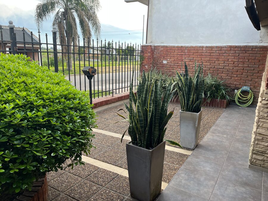 Vendo Casa 3 dorm, doble cochera , Pileta y Quincho Zona Gazzano!