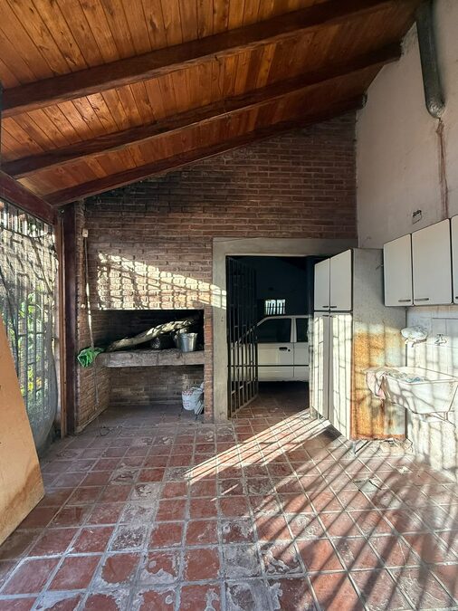VENDO CASA 3 DORMITORIOS - ZONA SUR