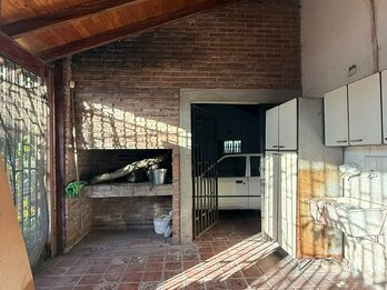 VENDO CASA 3 DORMITORIOS - ZONA SUR