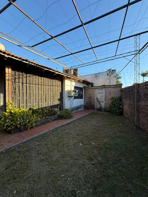VENDO CASA 3 DORMITORIOS - ZONA SUR