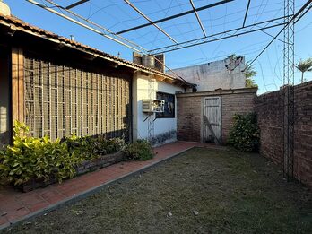 VENDO CASA 3 DORMITORIOS - ZONA SUR