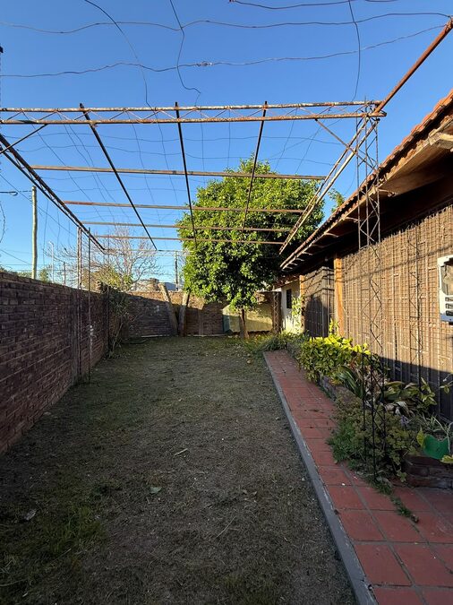 VENDO CASA 3 DORMITORIOS - ZONA SUR