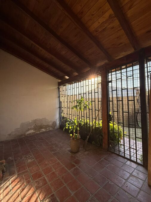 VENDO CASA 3 DORMITORIOS - ZONA SUR