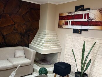 Venta casa tres dormitorios , doble cochera, pileta y quincho !