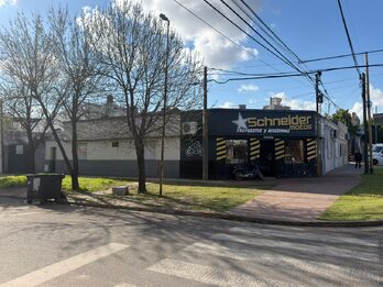 CASA CON LOCAL EN VENTA - AV LAS AMERICAS Y CRUZ DEL SUR.