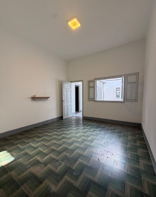 CASA CON LOCAL EN VENTA - AV LAS AMERICAS Y CRUZ DEL SUR.