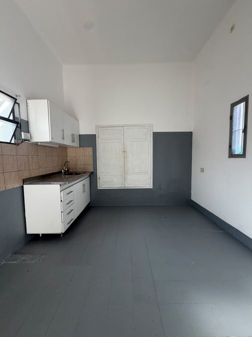 CASA CON LOCAL EN VENTA - AV LAS AMERICAS Y CRUZ DEL SUR.